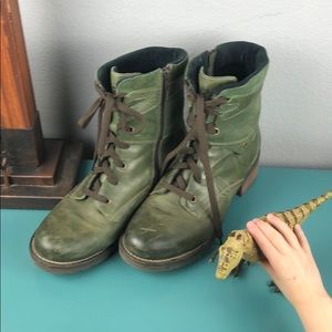 Dromedaris olive colored boots 41